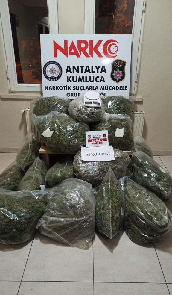 Antalya’da 26 kilogram esrar ele geçirildi