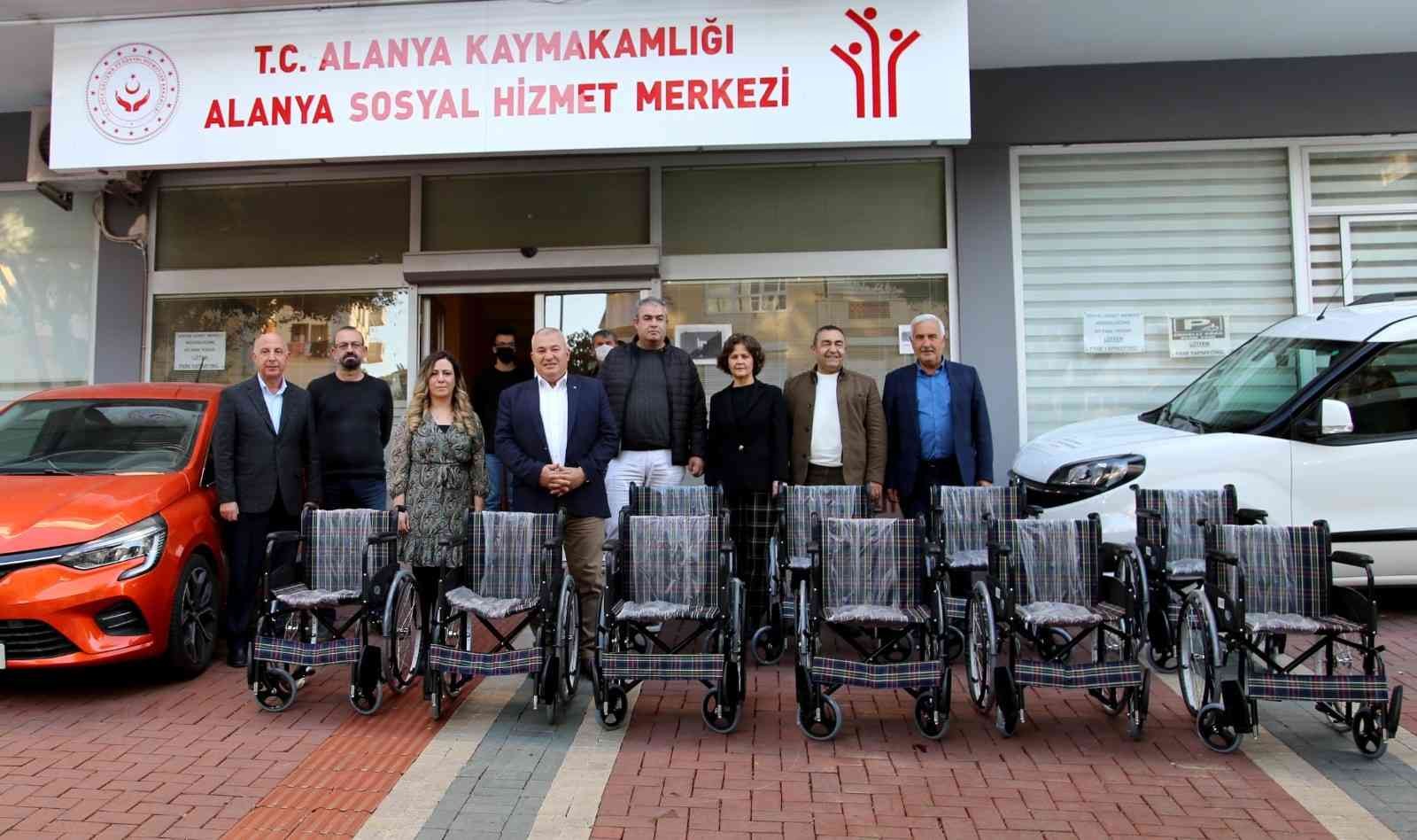ALTSO Başkanı Şahin’den 10 adet tekerlekli sandalye bağışı